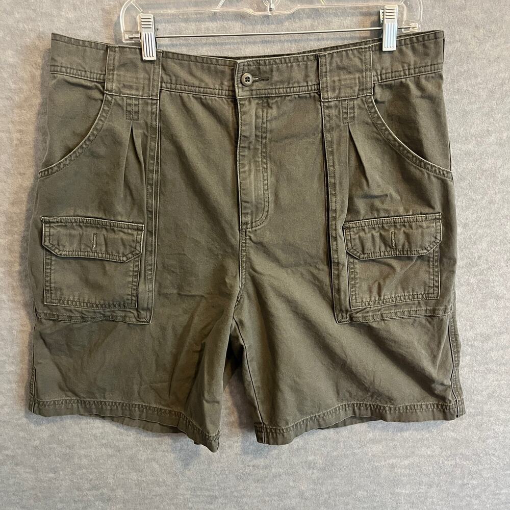 Cabela's Men's Green Flat Front Shorts